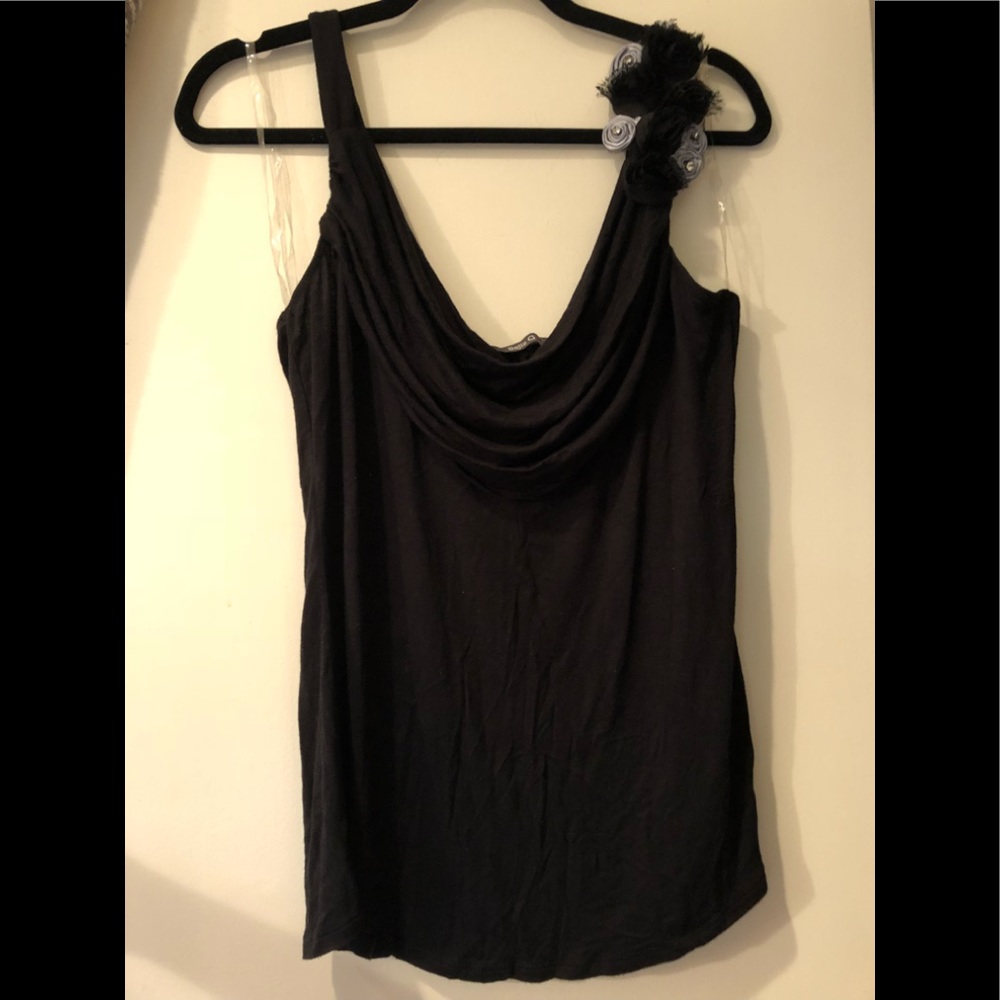 ⛵️4/$20 Women’s tank with lovely flower detail